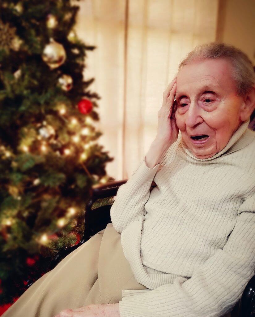 Among the best holiday gifts for people with Alzheimer's: A quiet moment listening to Christmas music
